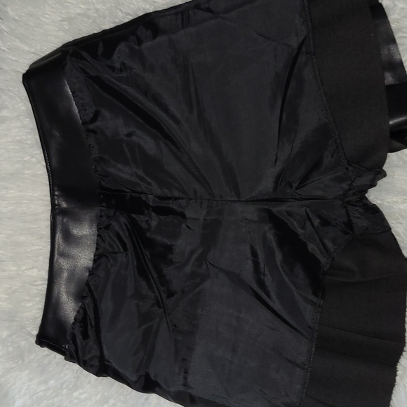 Leather skirt/ Black color /size M - Picture 8 of 8